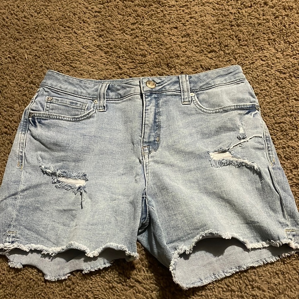 Ladies Seven7 stretch light colored distressed denim jeans. Sz 6